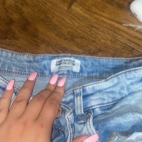 Zara Light Washed Distressed Jeans - Picture 2 of 4